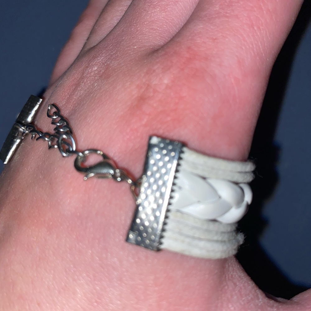 Multiple string design bracelet - Picture 3 of 4